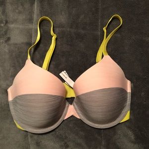 32DD VS BRA